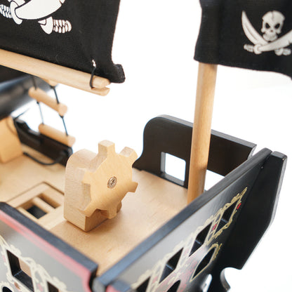 Barborossa Pirate Ship With 2 Wooden Characters