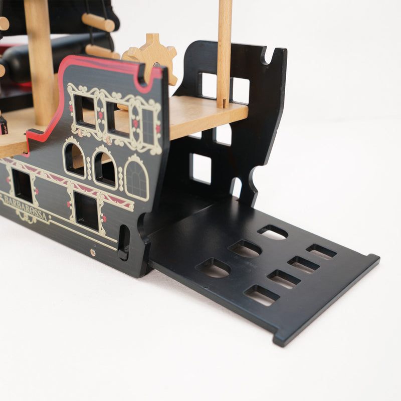 Barborossa Pirate Ship With 2 Wooden Characters